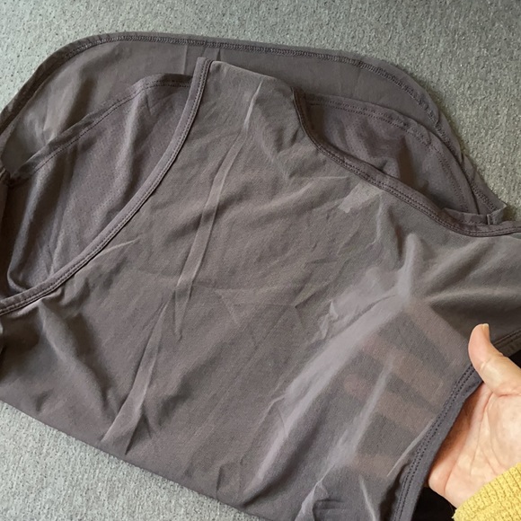 Cute deep purple fabletics sleeveless workout top! - Picture 3 of 4